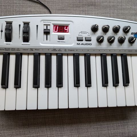 M-Audio Oxygen 8 midi keyboard selges rimelig