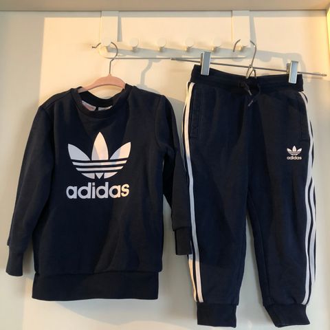 Adidas joggedress str 98