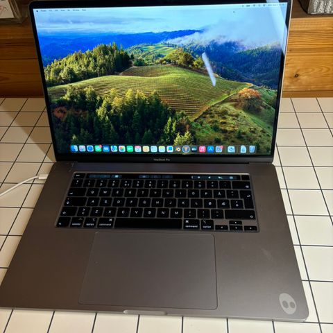 MacBook pro 16», i9, 32GB, 1TB SSD, brukt som backup Mac