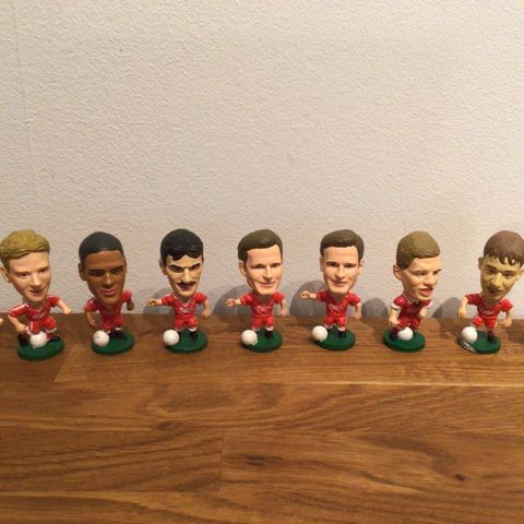 Fotballfigurer Liverpool, fra 90 tallet selges samlet kr. 300