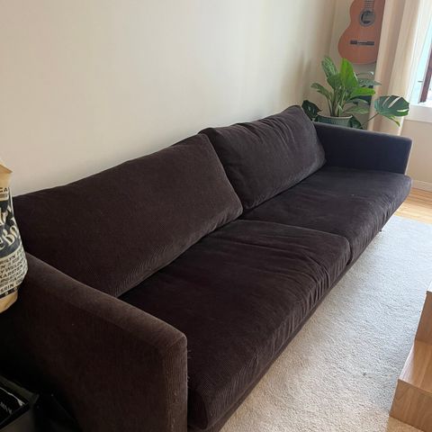 Sofa i kordfløyel