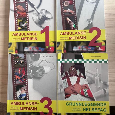 Ambulanse Studiebøker