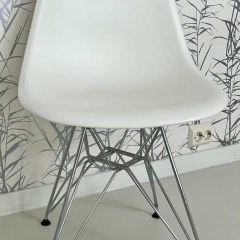 Vitra Eames RE Plastic Chair DSR spisestoler 4 stk selges samlet (bord gratis)