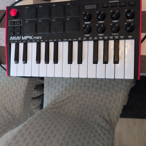 Akai MPK mini må hentes