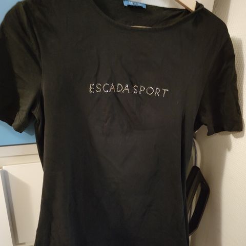 Escada sport t shirt str M