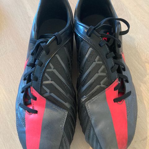 Nike T90 fotballsko kunstgress str 42