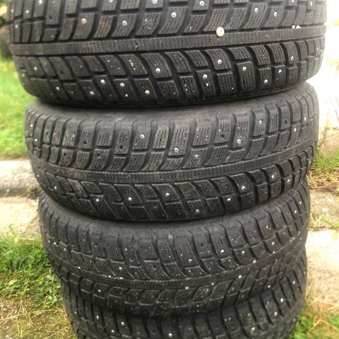 Piggdekk 185/65R15