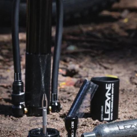 Lezyne CNC Tubeless Drive 3-i-1 håndpumpe