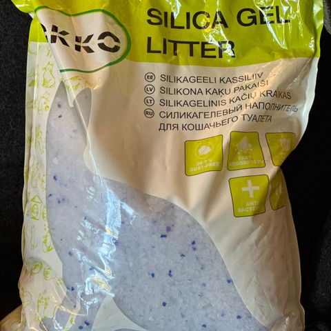 Silica gel litter