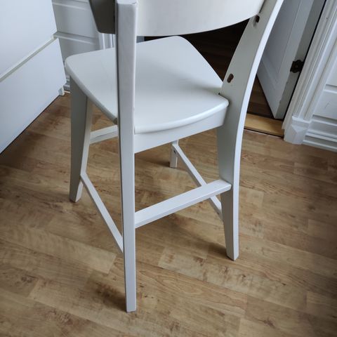 Ikea stol, bord og oppbevaringsmøbel