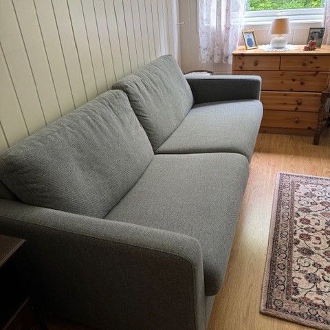 Fin 2-3 seters sofa