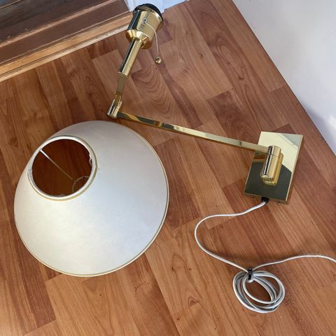 Høvik  swing Vegglampe med skjerm og pære