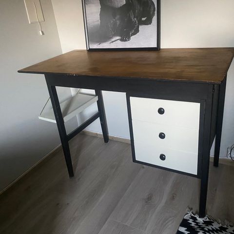 Skrivebord, med oppbevaring 75x109