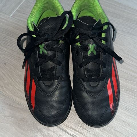 Adidas fotballsko str 32