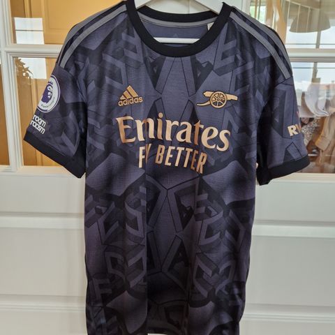 BNWT Arsenal fotballdrakt 2022 2023 borte svart & gull helt ny