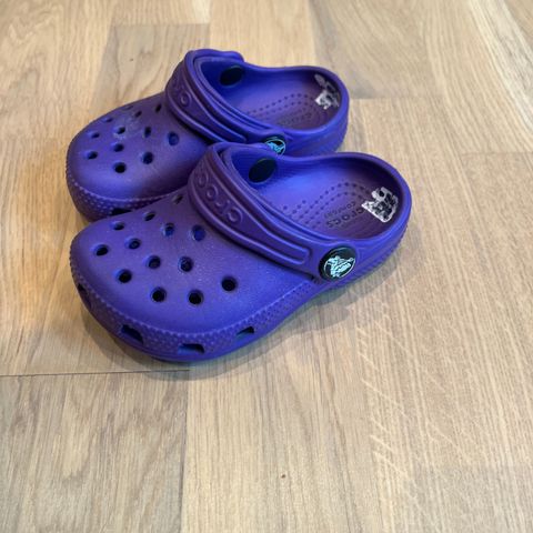 Lilla Crocs