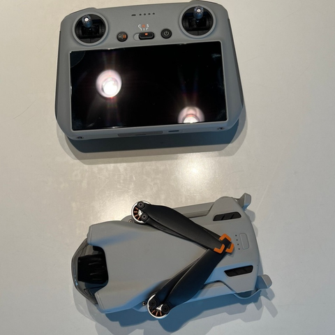 DJI mini 3 drone pakke med Smart Controller