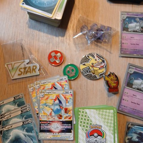 Pokèmon kort/world champions deck med mer.