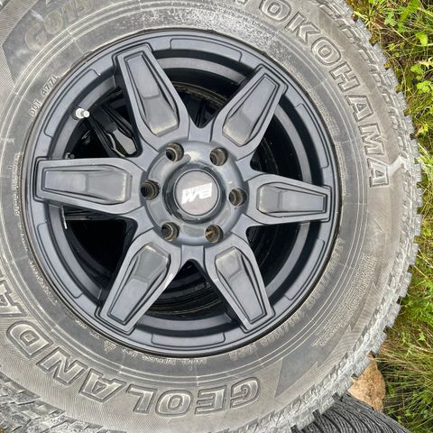 17" felger 6x139,7. Nesten nye All terrain dekk. Felgene er uten skader.