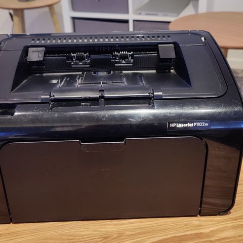 HP LaserJet P1102w selges rimelig