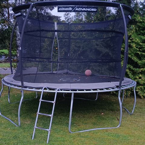 Trampoline fra Rusta