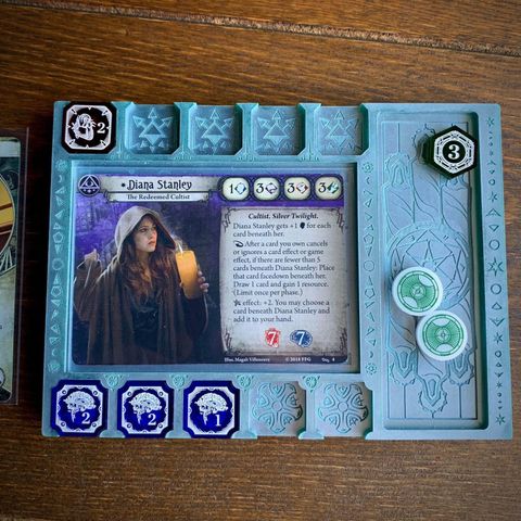 To stk Team Covenant mythos board til Arkham Horror LCG med tokens