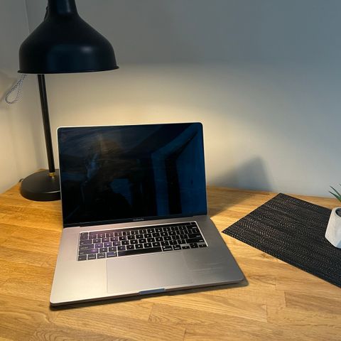 16" MacBook Pro - 2019 - 1TB SSD, 16 GB RAM