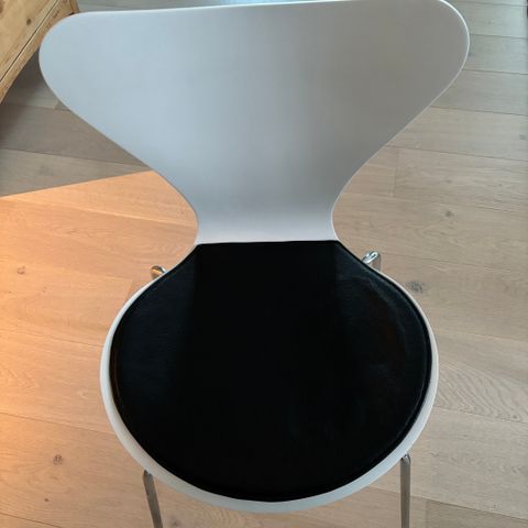 Puter til Arne Jacobsen stol