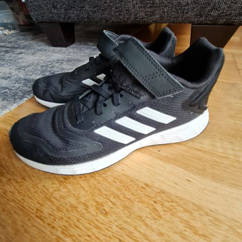 Adidas Sneakers str 34