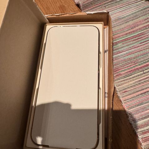 Ubrukt,helt ny i phone 13 pro max gold,256gb