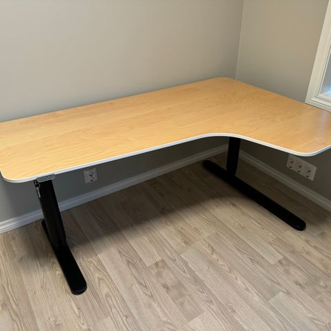 Ikea Bekant hjørneskrivebord 160x110 hev/senk