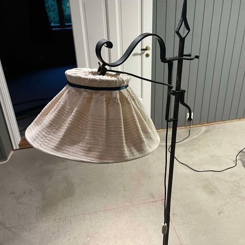 Gulvlampe i smijern