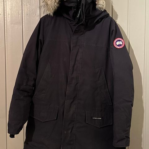 Lekker Canada Goose vinterjakke til herre, str M i mørkeblå. Selges gunstig!