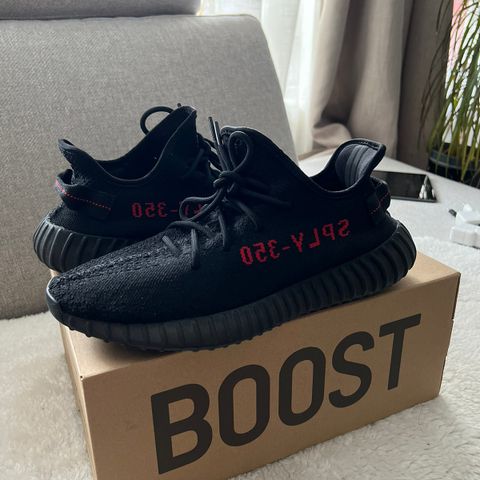 Yeezy 350 v2 Bred 44.5