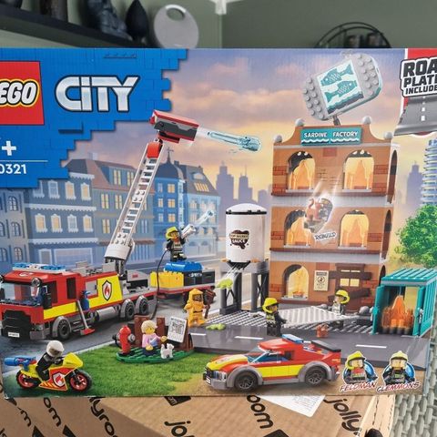 Uåpnet LEGO 60321 Brann og utrykkningssett