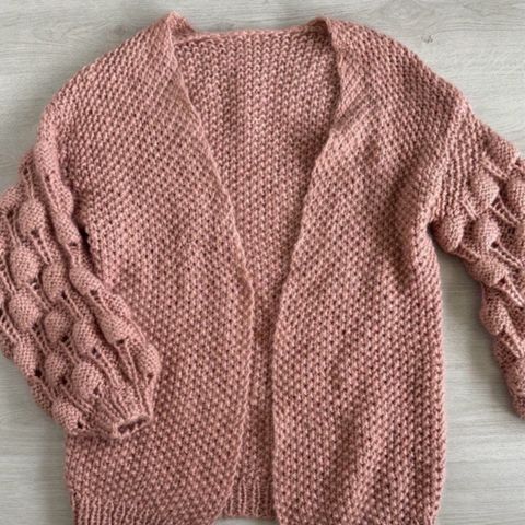 Debbie cardigan knitteriet