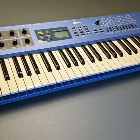 CS1x Yamaha keyboard / synth