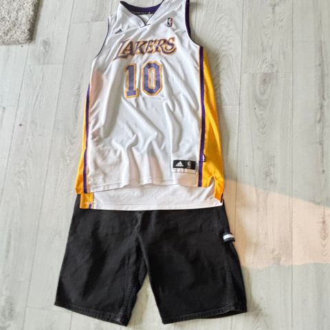 Vintage shorts og basket trøye