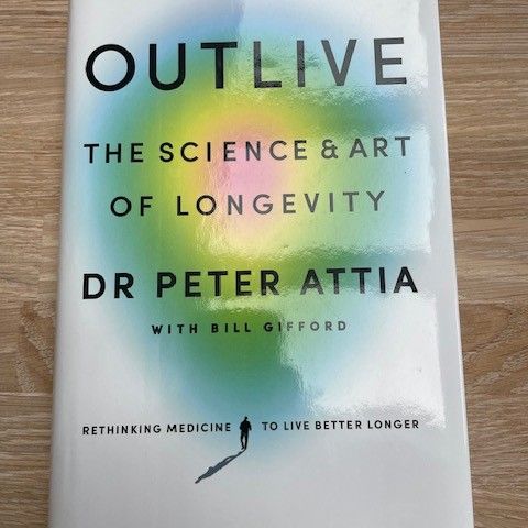 Outlive - The Science and Art of Longevity av Bill Gifford, Peter Attia.