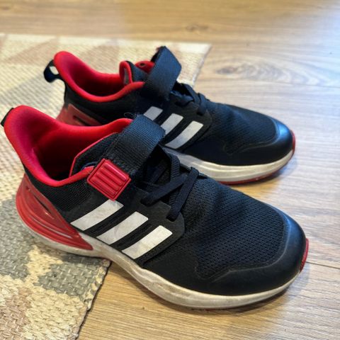 Adidas sneakers str 31