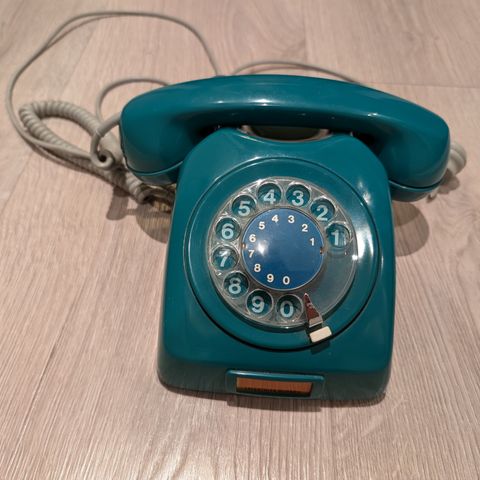 Retro telefon selges