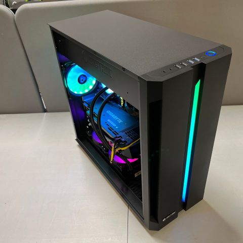 Delvis ny Gaming PC med i7, 32GB OG RTX 4060!