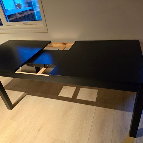 Bjursta IKEA spisebord