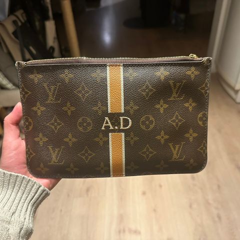 Louis Vuitton Neverfull Pouch