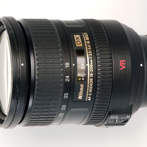 Nikon 18-200mm f/3.5-5.6G