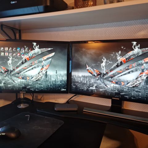 2 x Samsung 28" 4k monitor selges