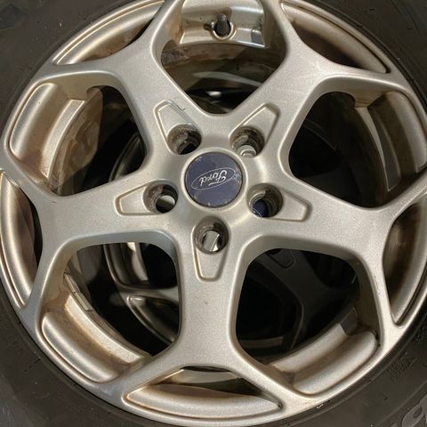 16” hjulsett Ford Mondeo selges.