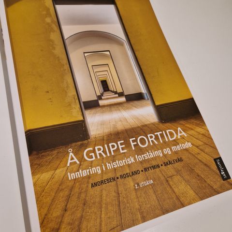 Å Gripe Fortida 2. Utg