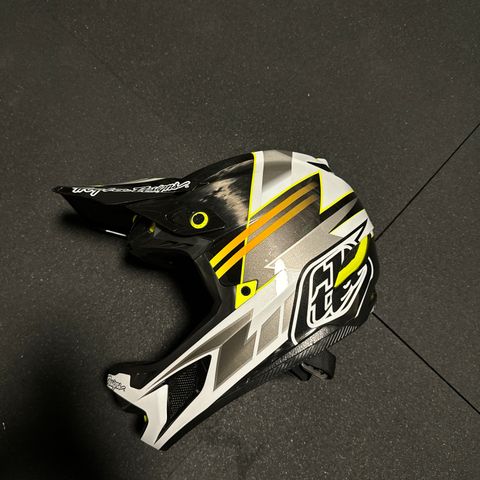 troy lee design D4 carbon