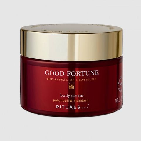 Selger to stykk av Rituals Good Fortune bodycream